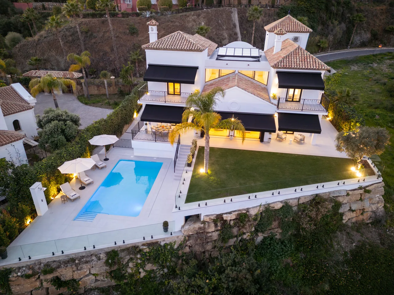 5-bedroom villa in La Quinta with private pool and private garden — image 47