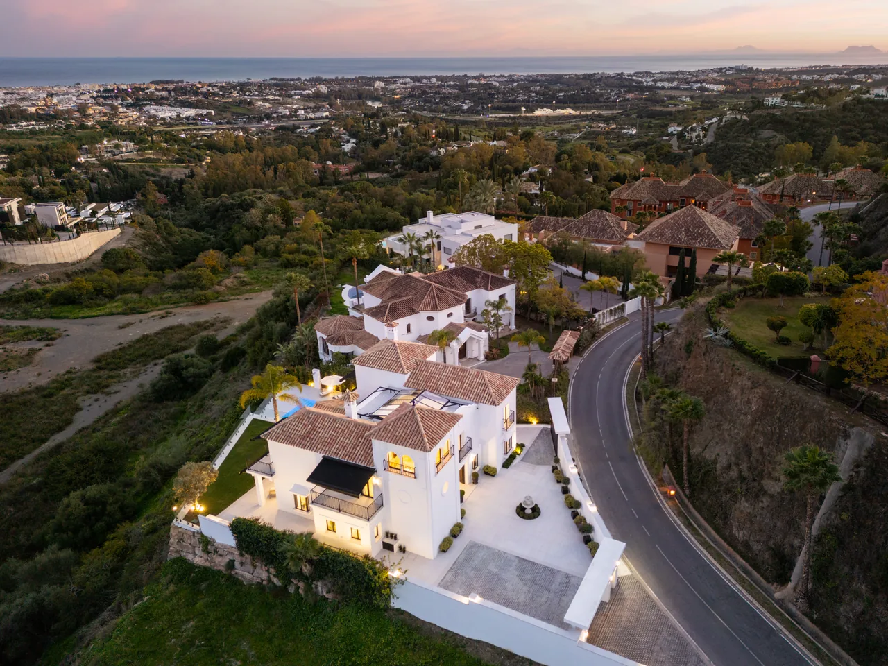 5-bedroom villa in La Quinta with private pool and private garden — image 49