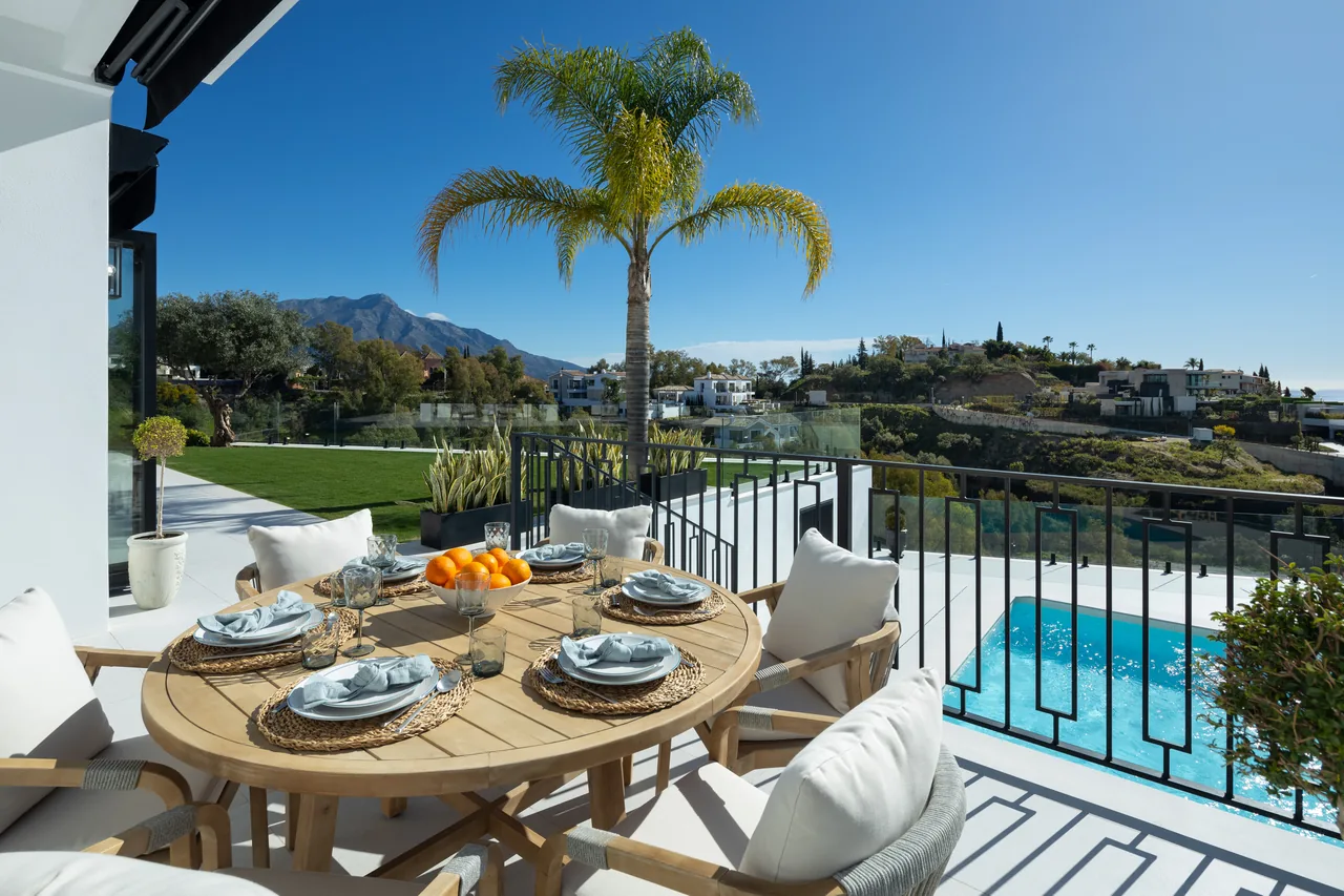 5-bedroom villa in La Quinta with private pool and private garden — image 55
