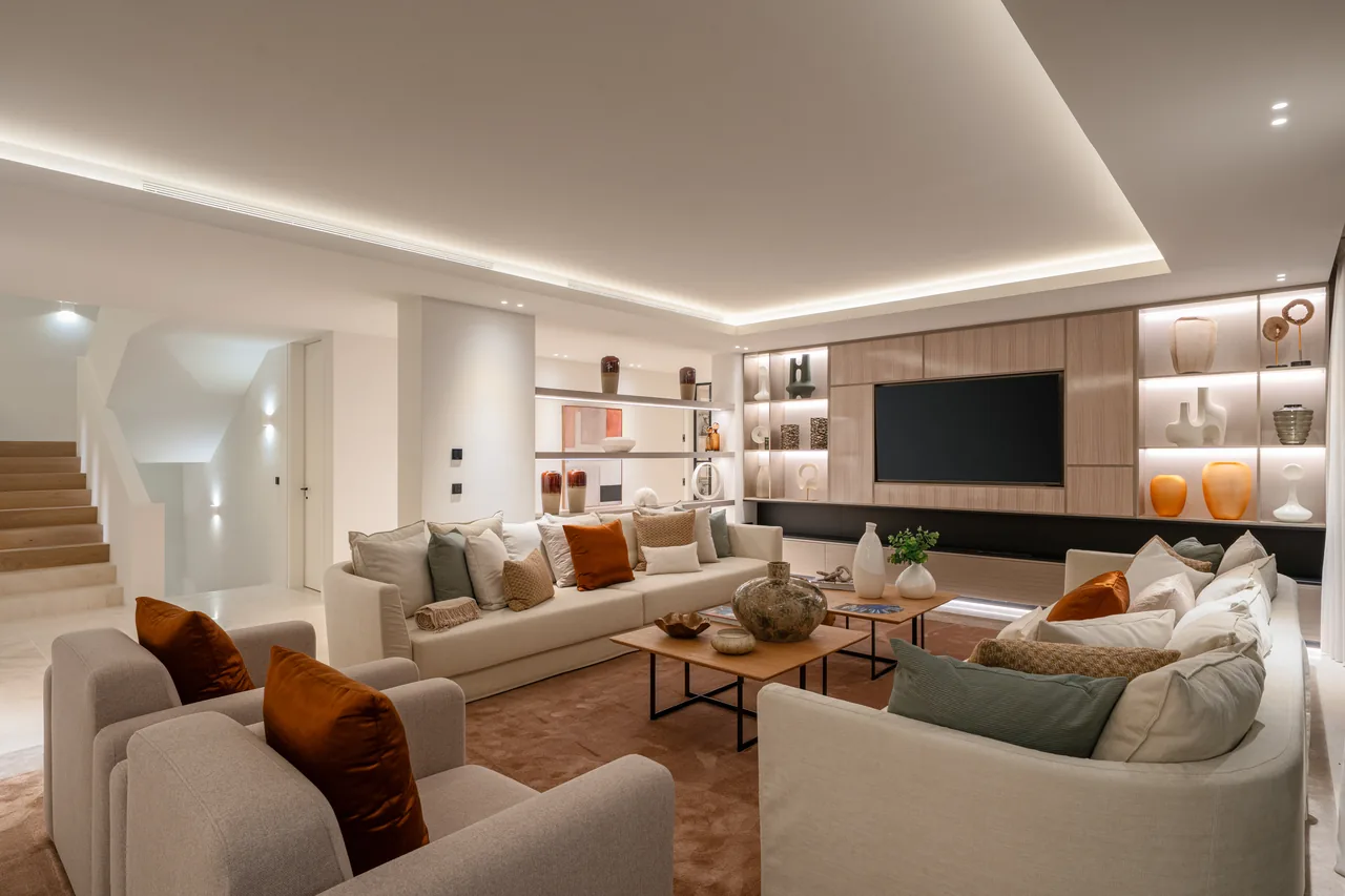 8-bedroom villa in El Herrojo with private pool and private garden — image 6