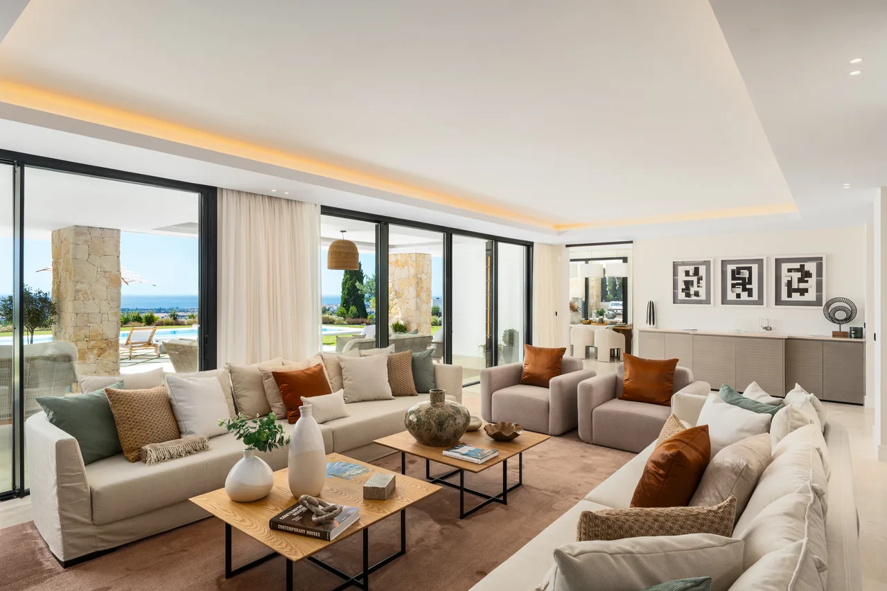 8-bedroom villa in El Herrojo with private pool and private garden — image 7