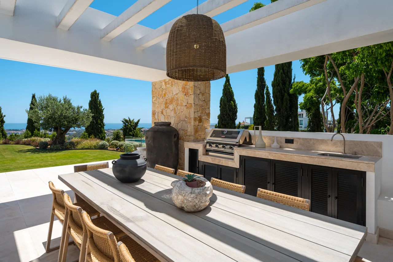 8-bedroom villa in El Herrojo with private pool and private garden — image 13
