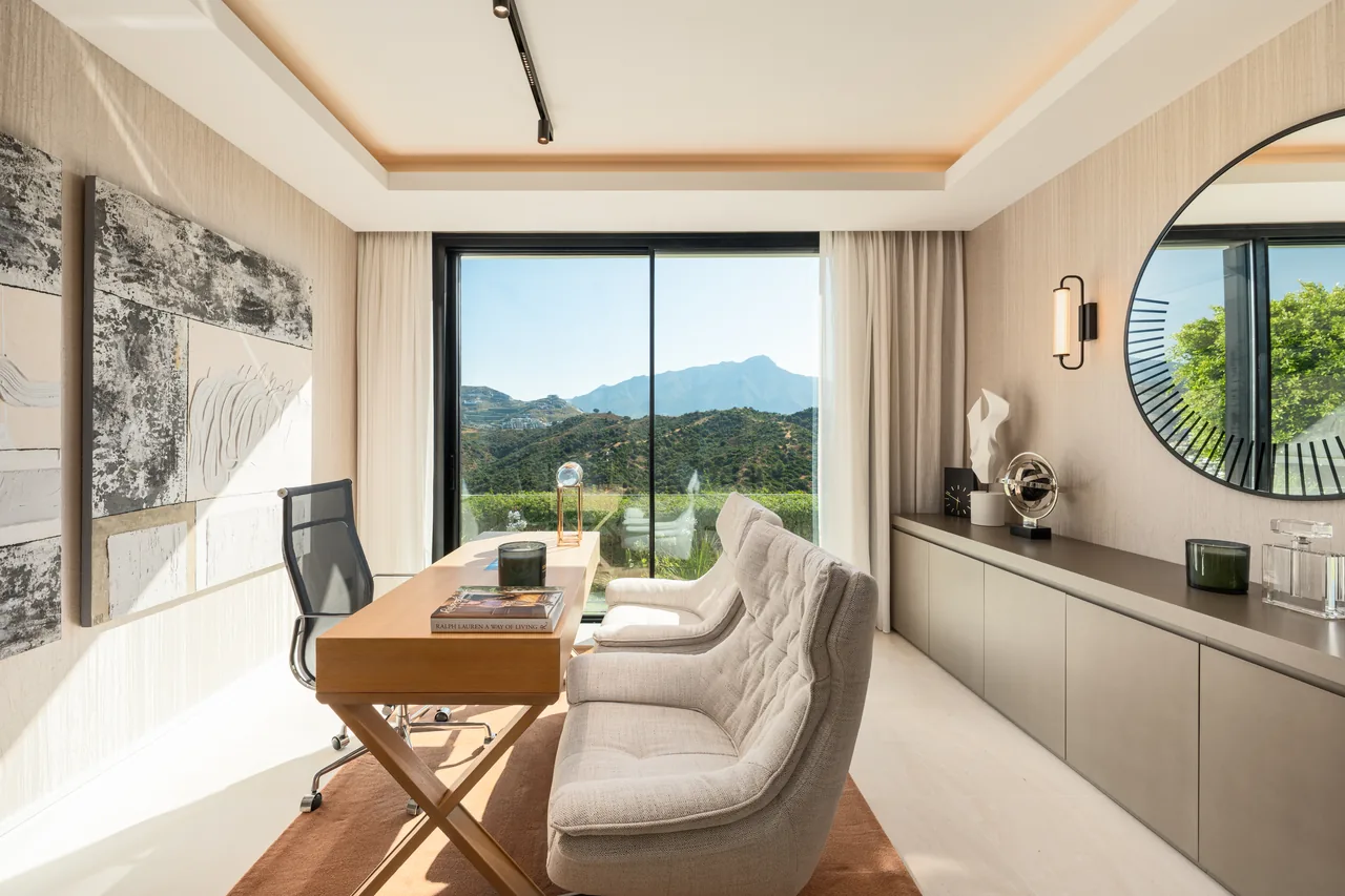 8-bedroom villa in El Herrojo with private pool and private garden — image 21