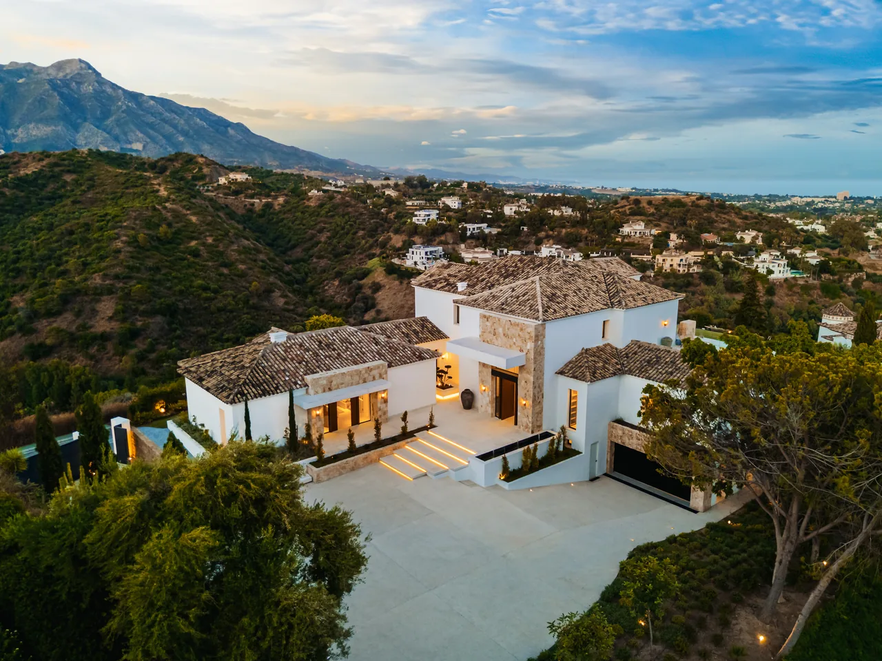 8-bedroom villa in El Herrojo with private pool and private garden — image 33