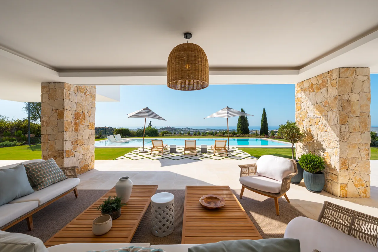 8-bedroom villa in El Herrojo with private pool and private garden — image 34