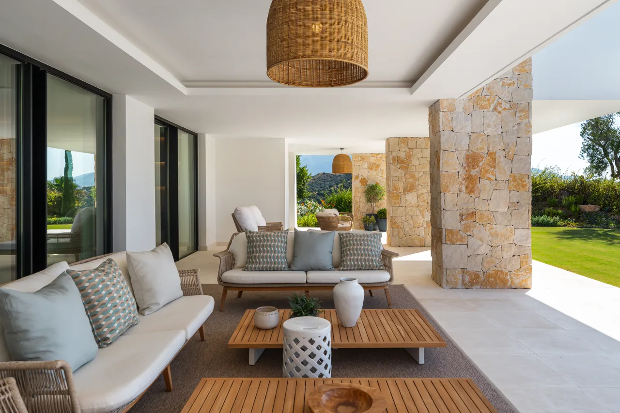 8-bedroom villa in El Herrojo with private pool and private garden — image 36