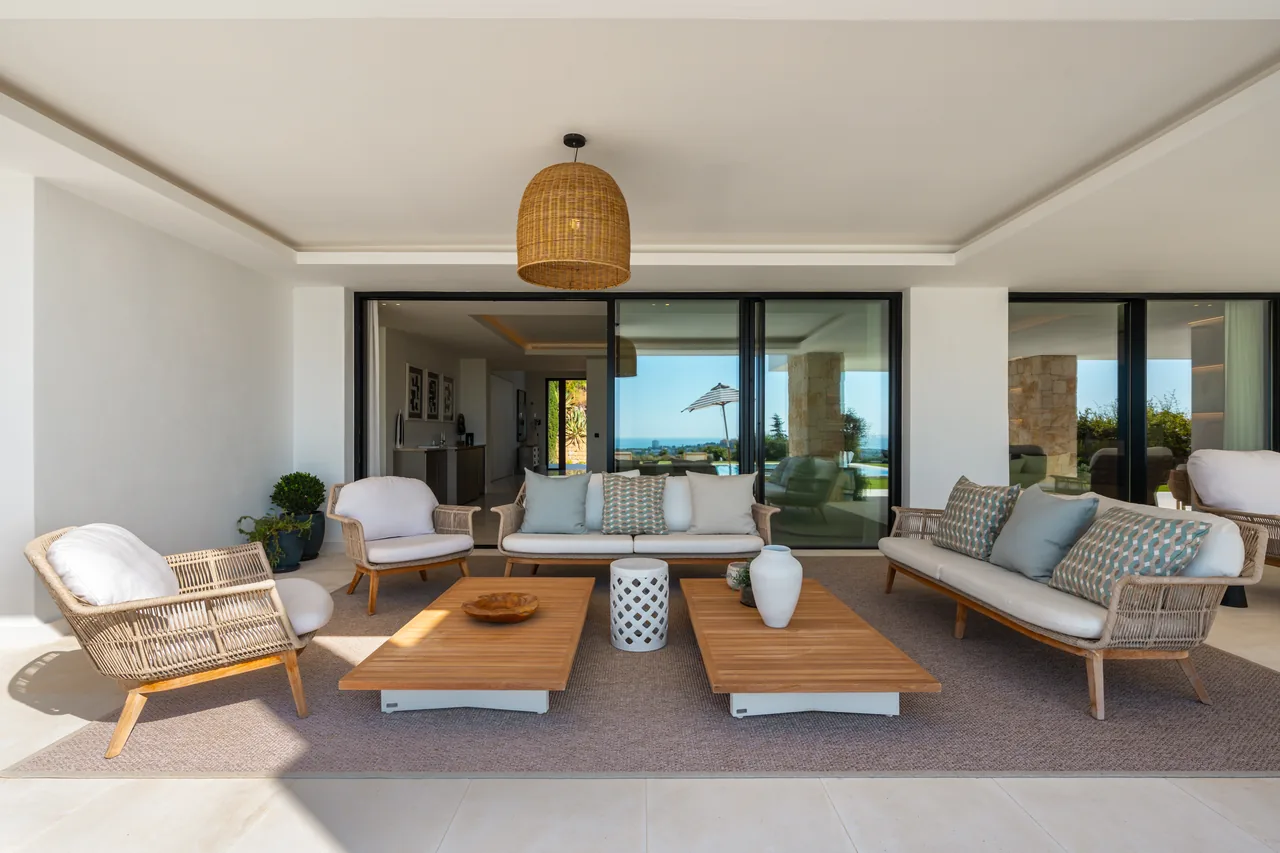 8-bedroom villa in El Herrojo with private pool and private garden — image 37