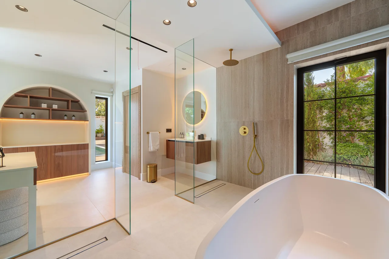 5-bedroom villa near Puerto Banús with private pool and private garden — image 5