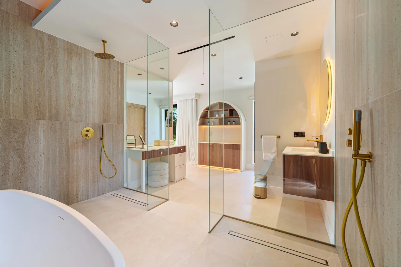 5-bedroom villa near Puerto Banús with private pool and private garden — image 6