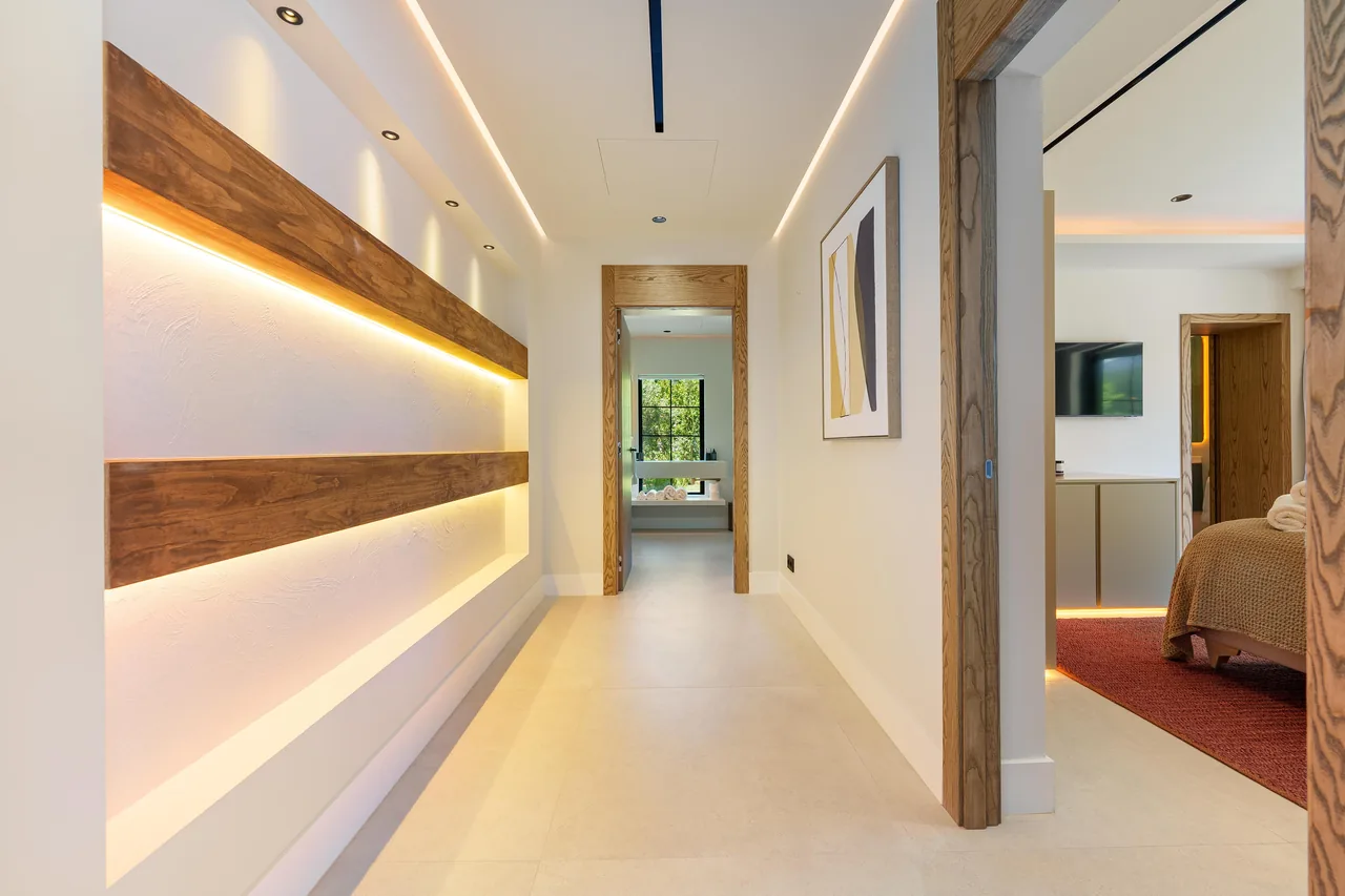 5-bedroom villa near Puerto Banús with private pool and private garden — image 11
