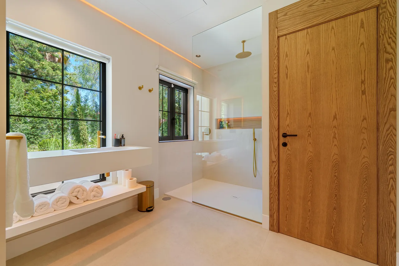 5-bedroom villa near Puerto Banús with private pool and private garden — image 12