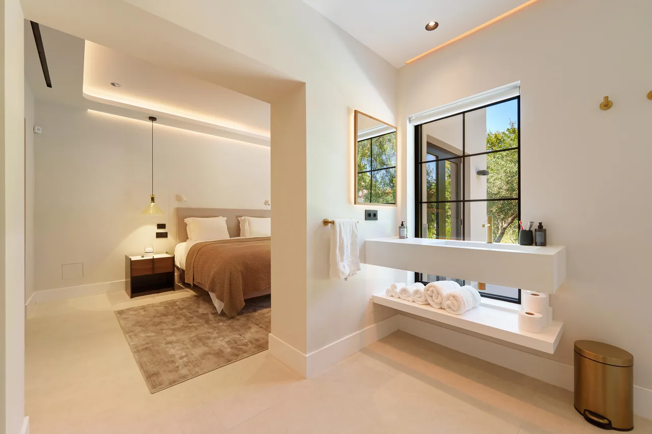 5-bedroom villa near Puerto Banús with private pool and private garden — image 13