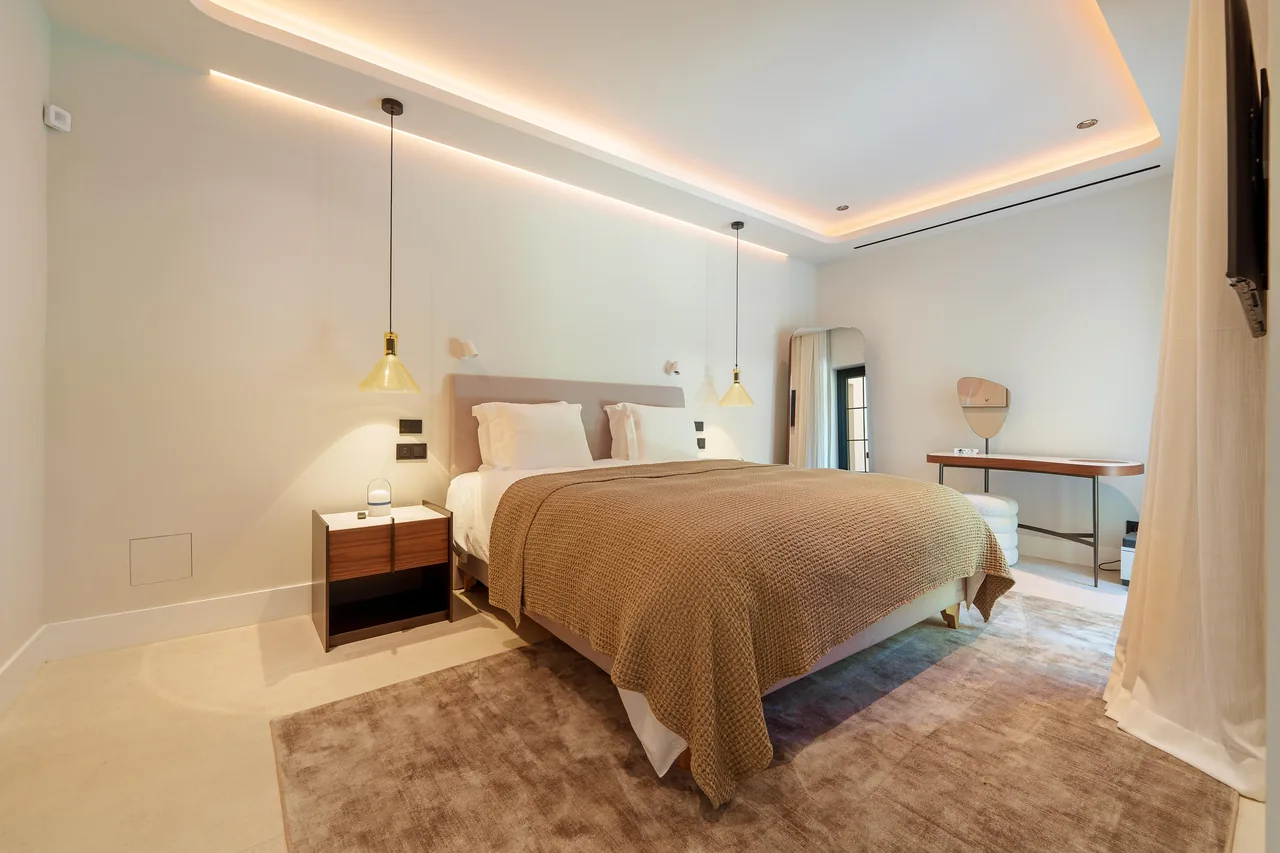 5-bedroom villa near Puerto Banús with private pool and private garden — image 14