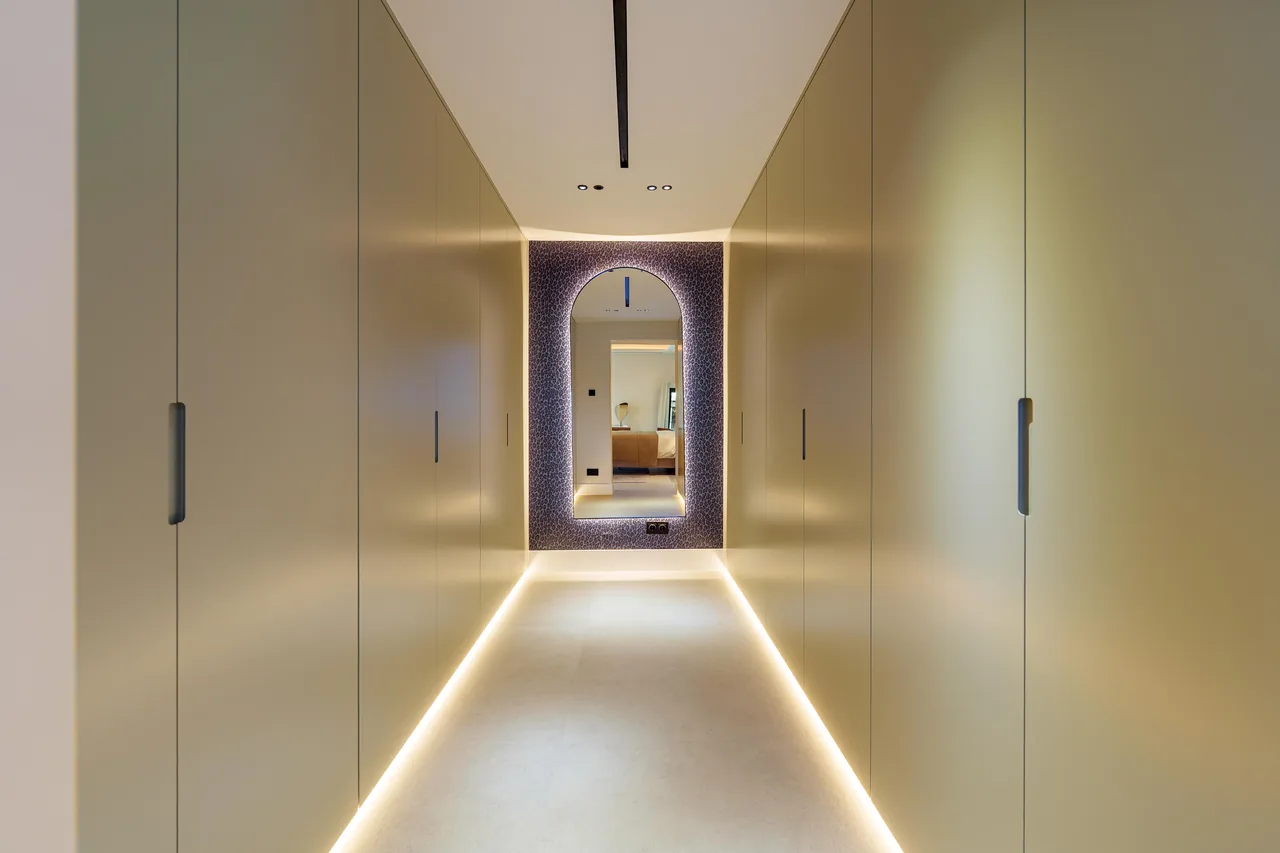 5-bedroom villa near Puerto Banús with private pool and private garden — image 17
