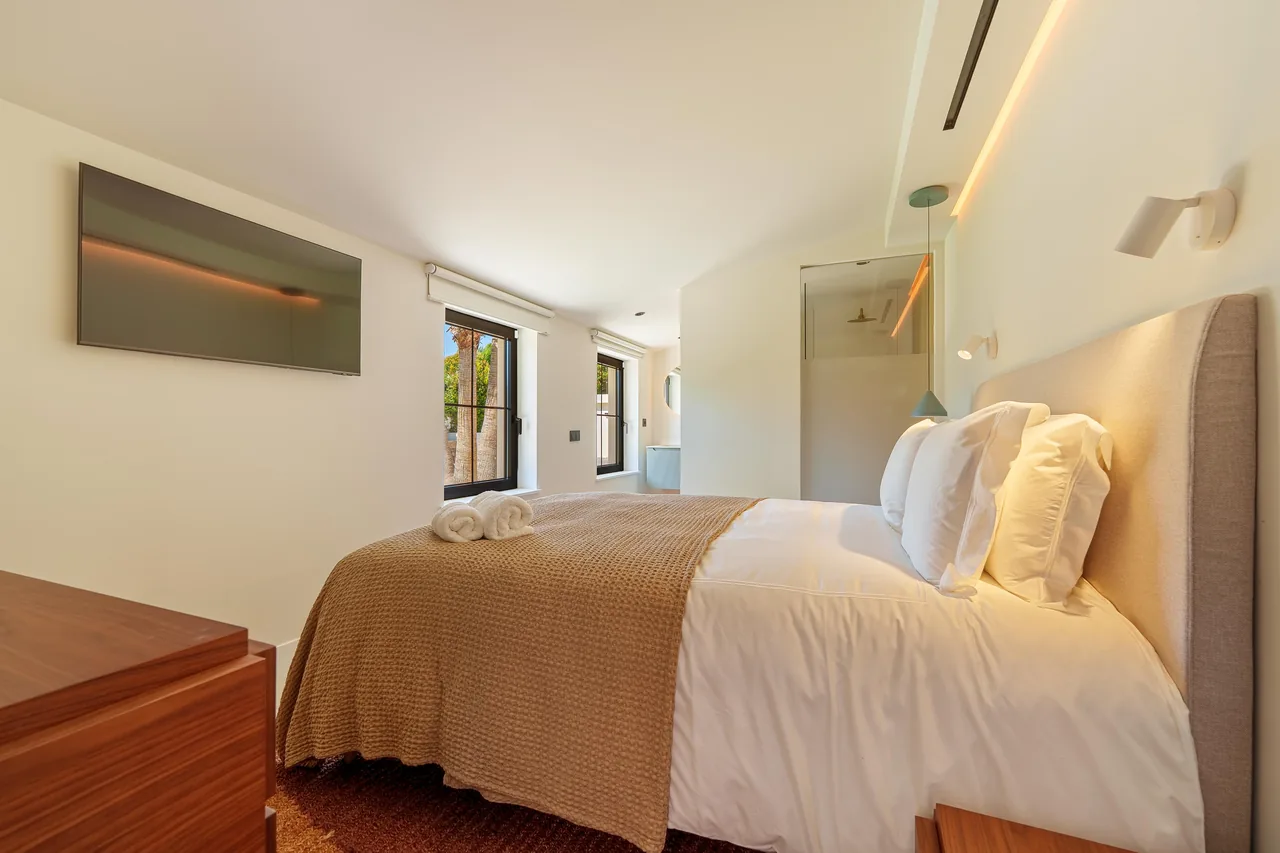 5-bedroom villa near Puerto Banús with private pool and private garden — image 18