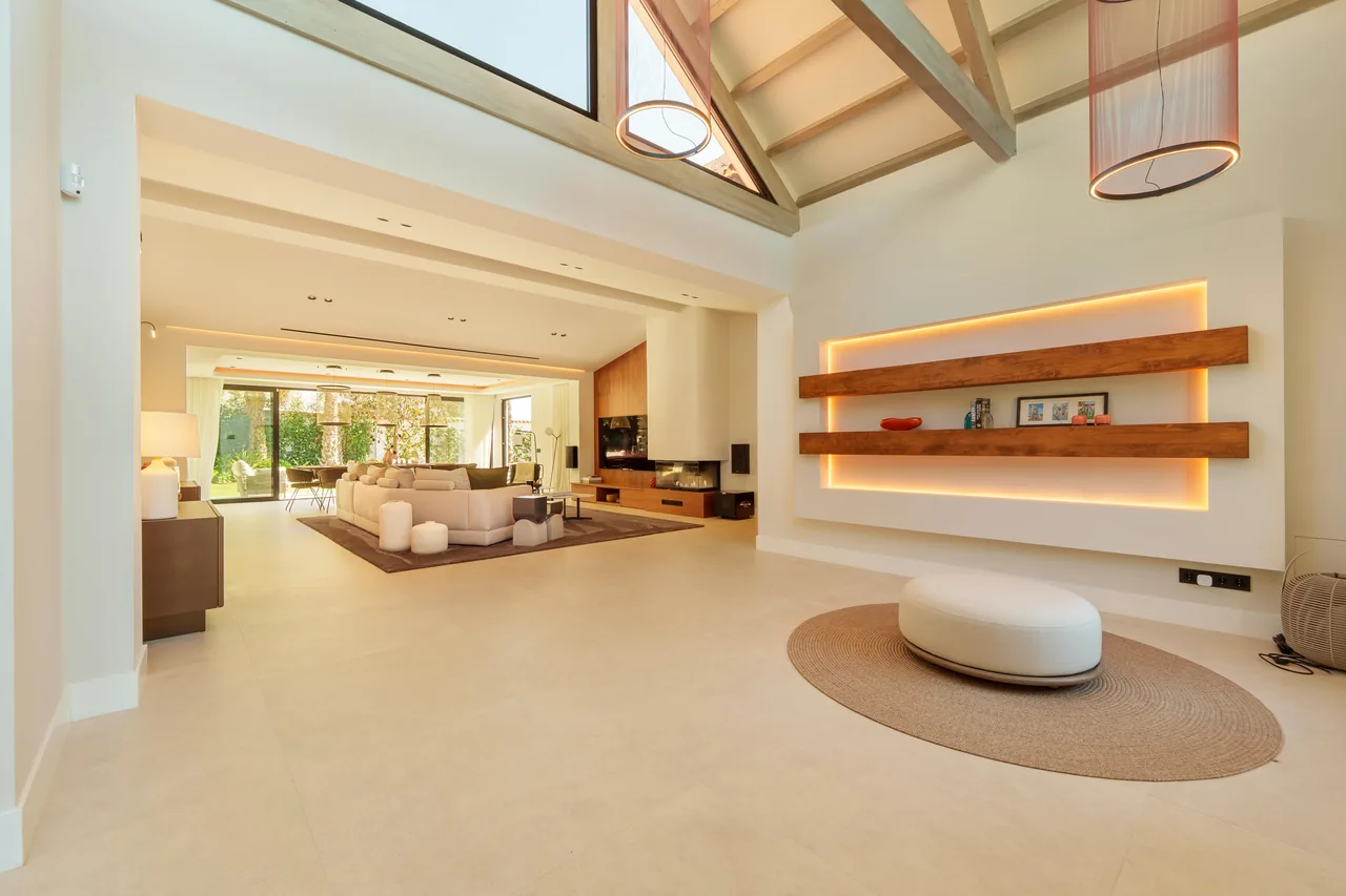 5-bedroom villa near Puerto Banús with private pool and private garden — image 21