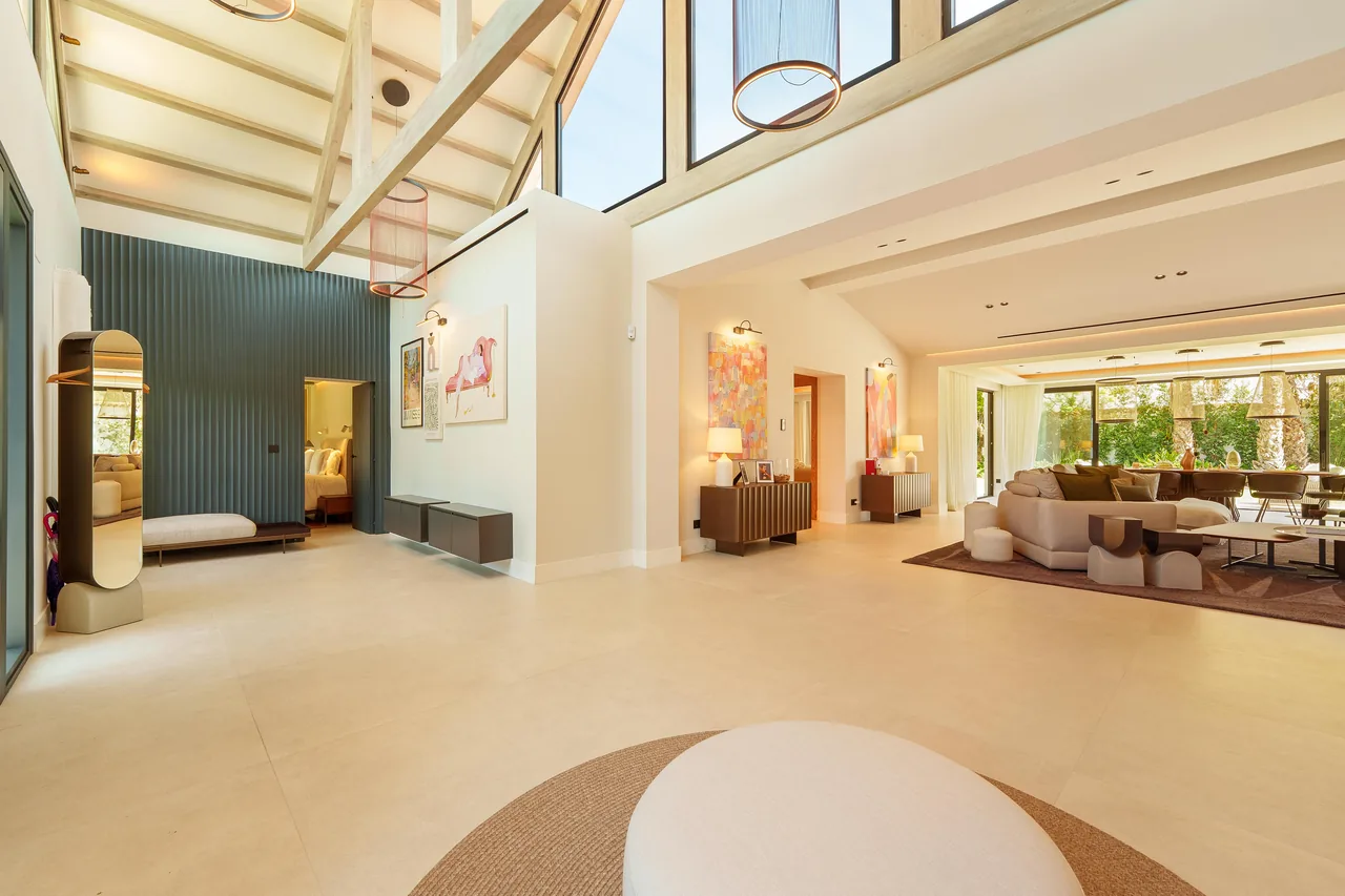 5-bedroom villa near Puerto Banús with private pool and private garden — image 22