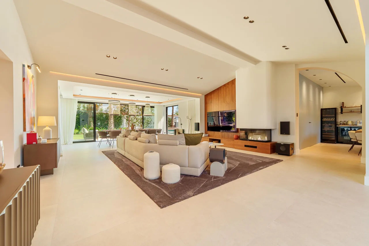 5-bedroom villa near Puerto Banús with private pool and private garden — image 23