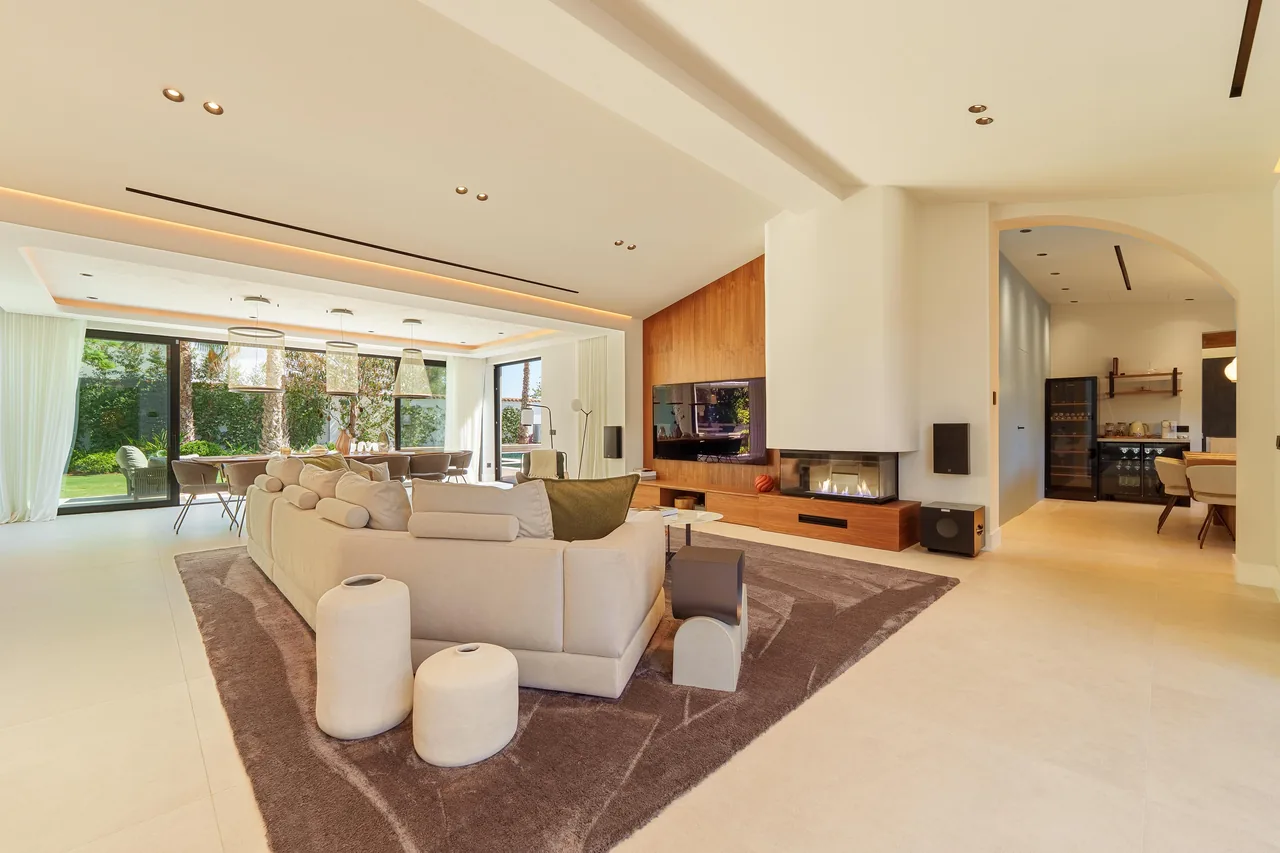 5-bedroom villa near Puerto Banús with private pool and private garden — image 24