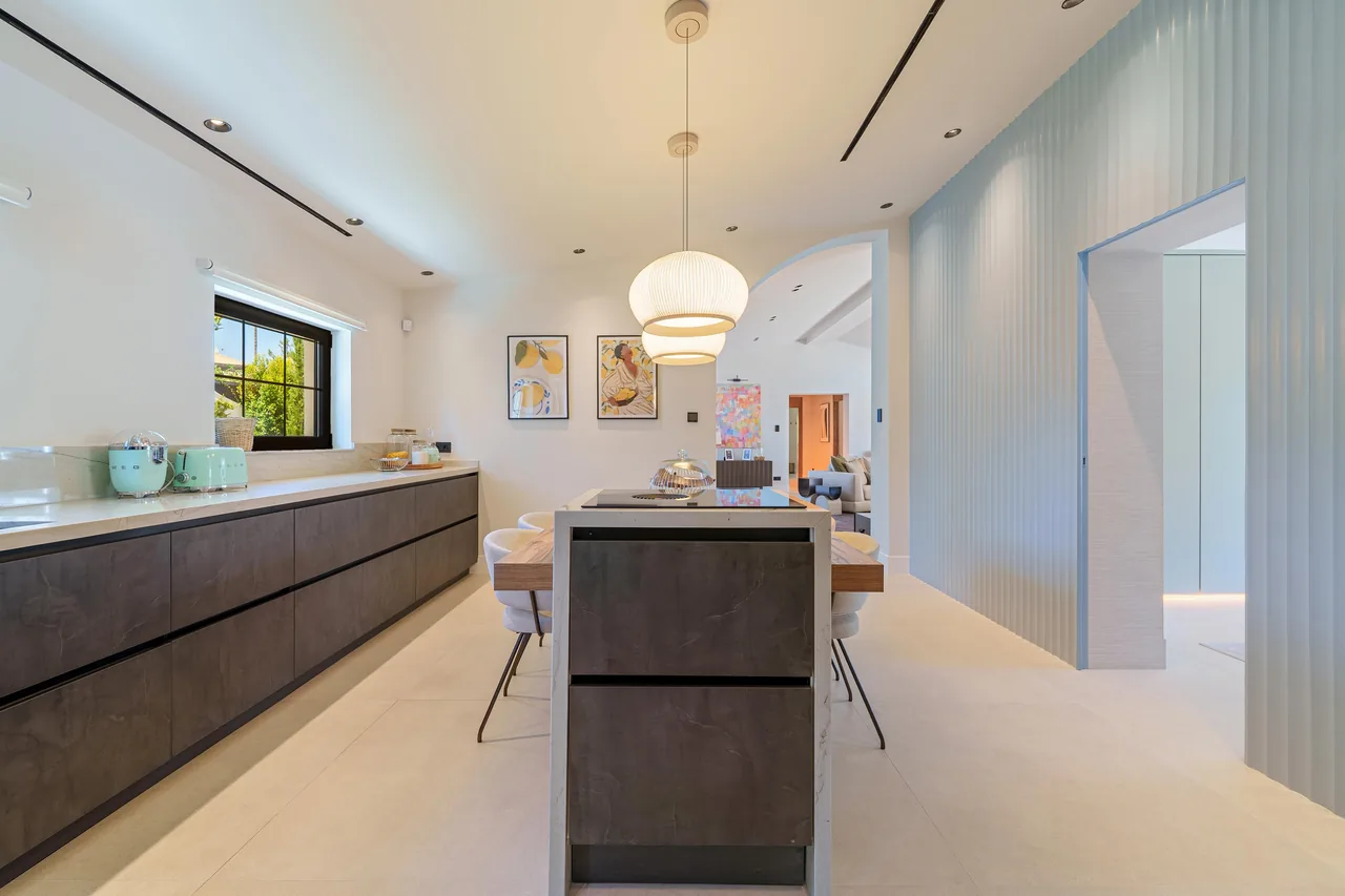 5-bedroom villa near Puerto Banús with private pool and private garden — image 26