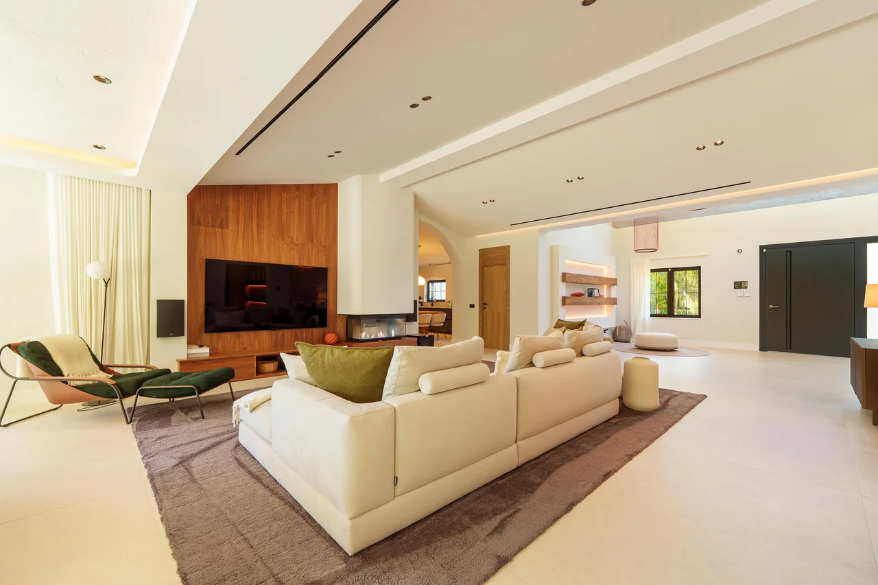 5-bedroom villa near Puerto Banús with private pool and private garden — image 28