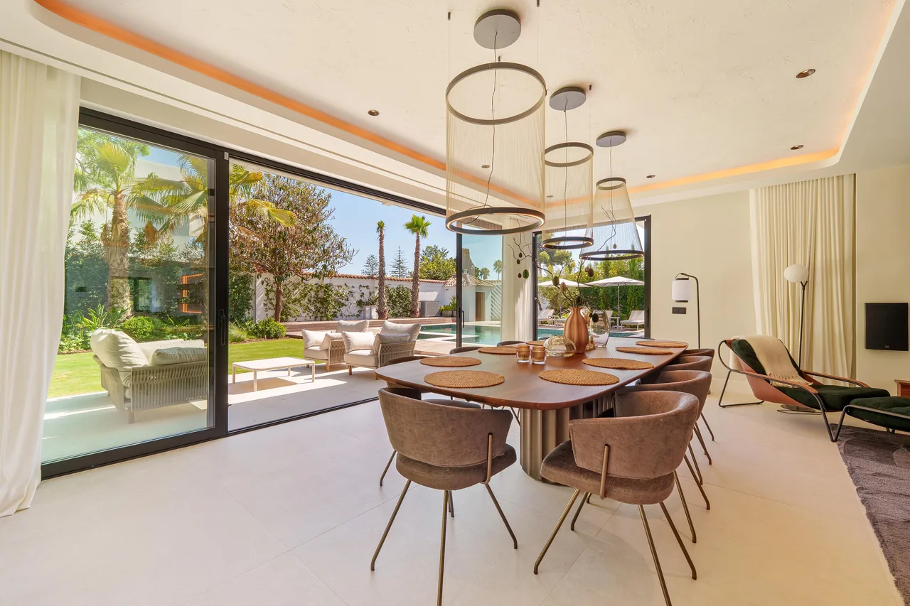 5-bedroom villa near Puerto Banús with private pool and private garden — image 30