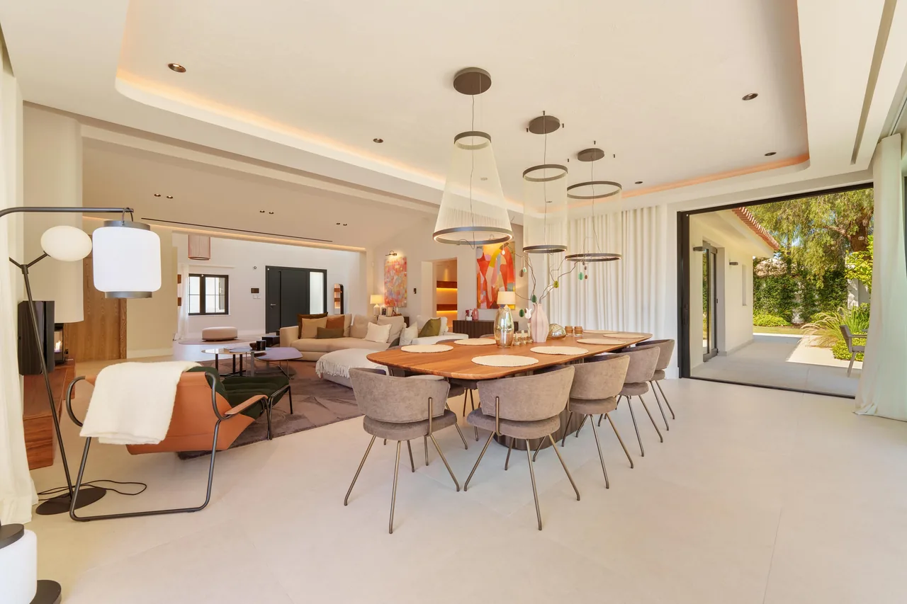 5-bedroom villa near Puerto Banús with private pool and private garden — image 31