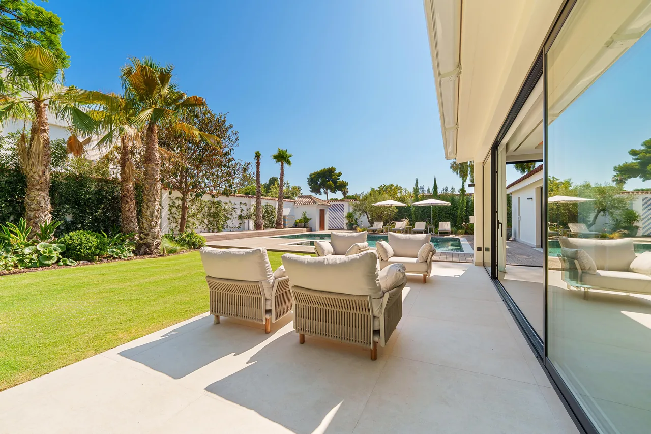 5-bedroom villa near Puerto Banús with private pool and private garden — image 32