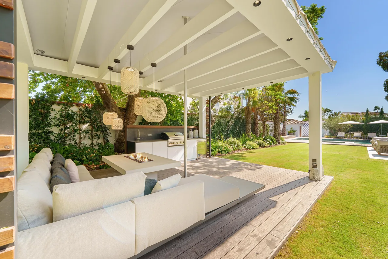 5-bedroom villa near Puerto Banús with private pool and private garden — image 38