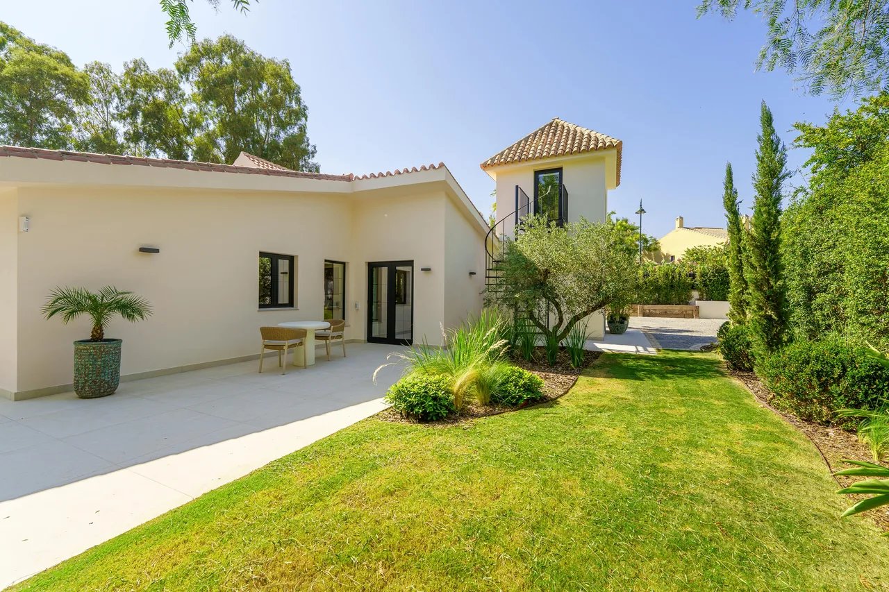 5-bedroom villa near Puerto Banús with private pool and private garden — image 40