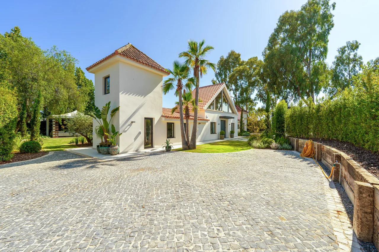 5-bedroom villa near Puerto Banús with private pool and private garden — image 41