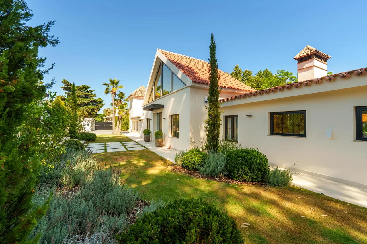 5-bedroom villa near Puerto Banús with private pool and private garden — image 42
