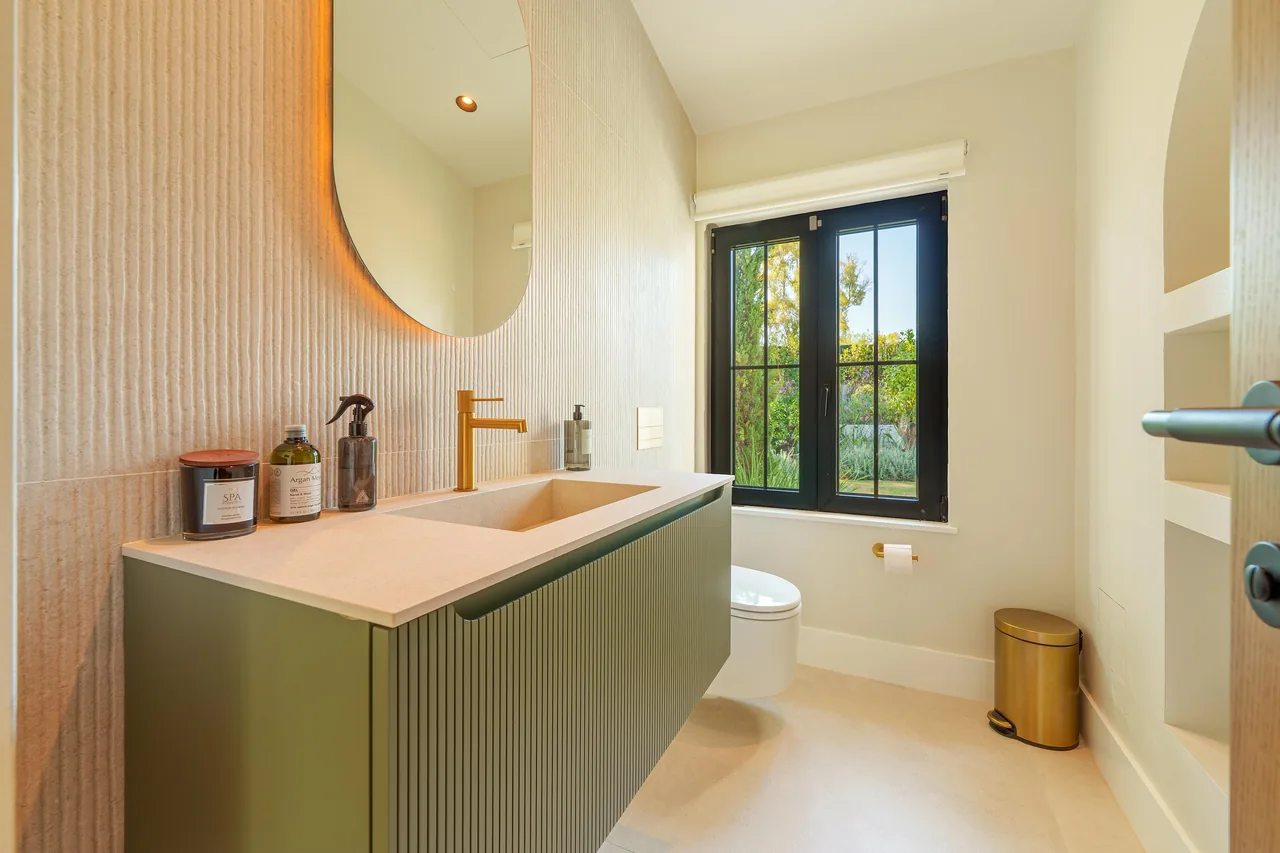 5-bedroom villa near Puerto Banús with private pool and private garden — image 45
