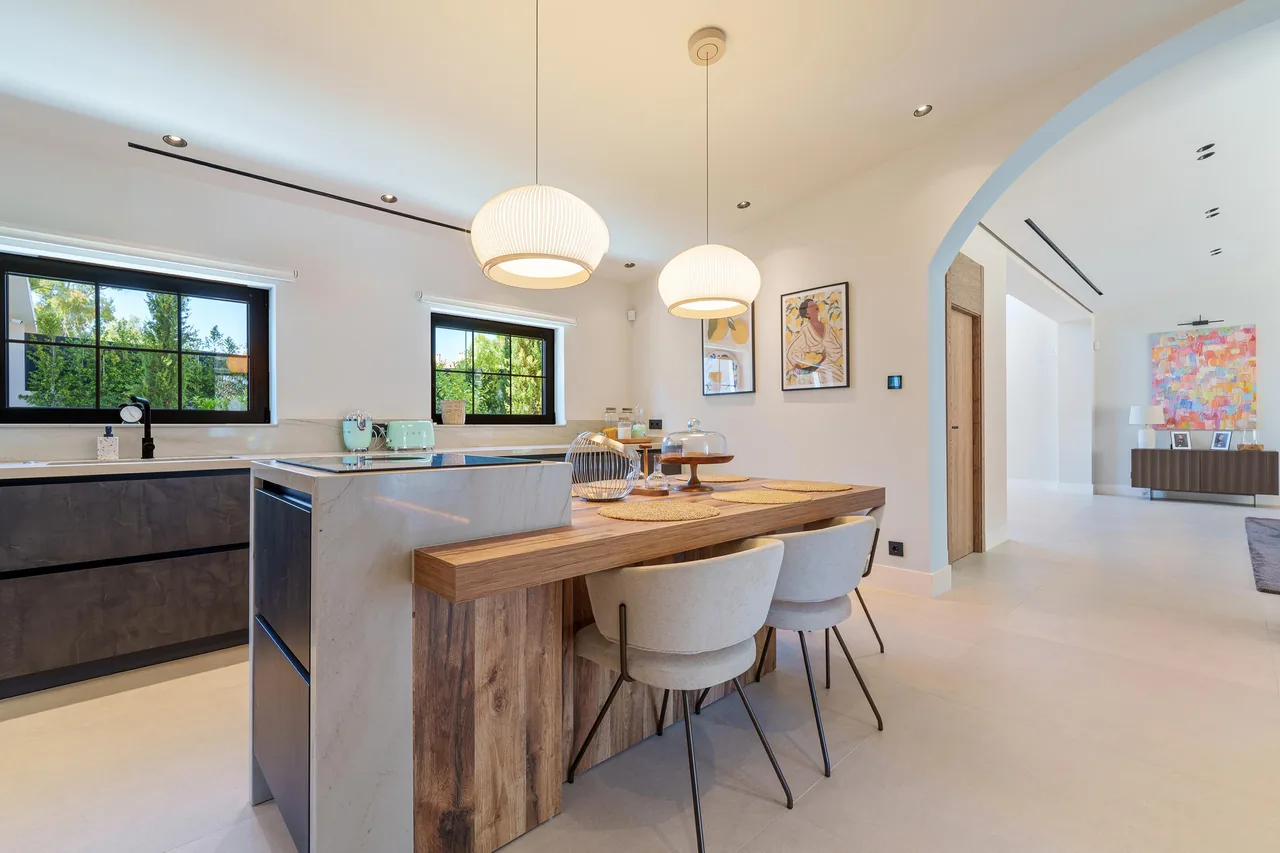5-bedroom villa near Puerto Banús with private pool and private garden — image 46