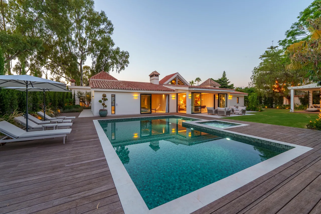 5-bedroom villa near Puerto Banús with private pool and private garden — image 47