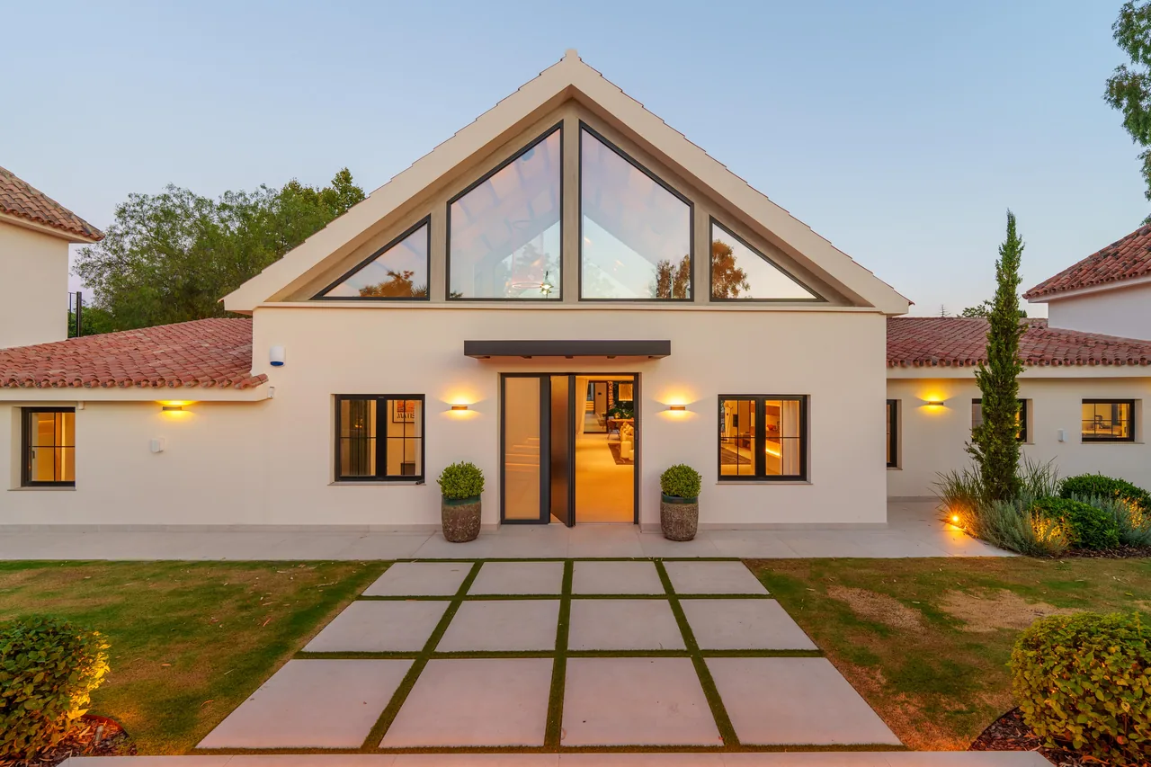 5-bedroom villa near Puerto Banús with private pool and private garden — image 48