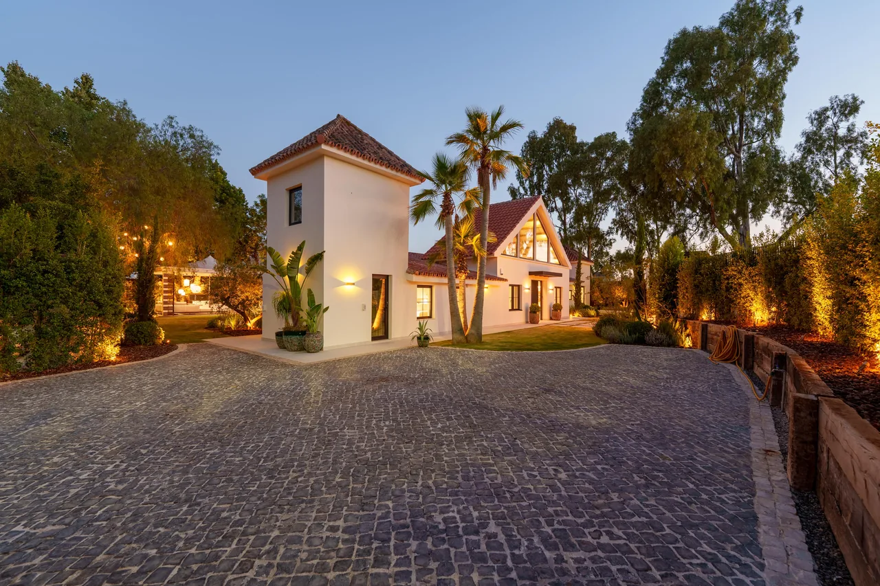 5-bedroom villa near Puerto Banús with private pool and private garden — image 54