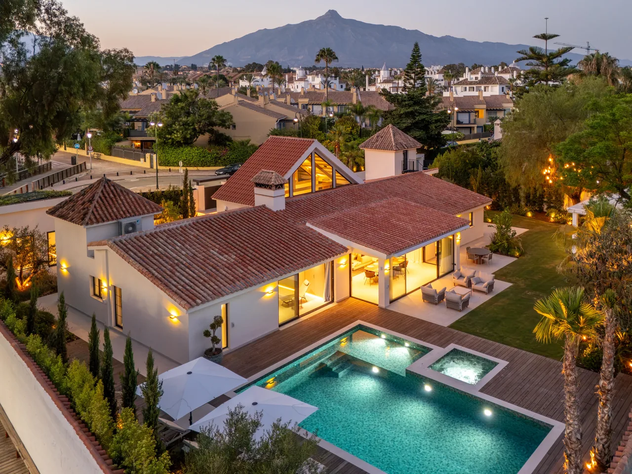 5-bedroom villa near Puerto Banús with private pool and private garden