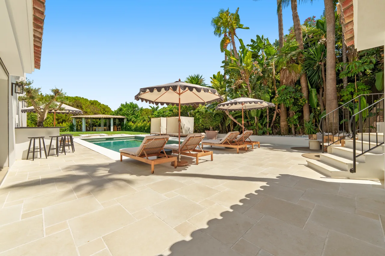 6-bedroom villa in Nueva Andalucia with private pool and private garden — image 7