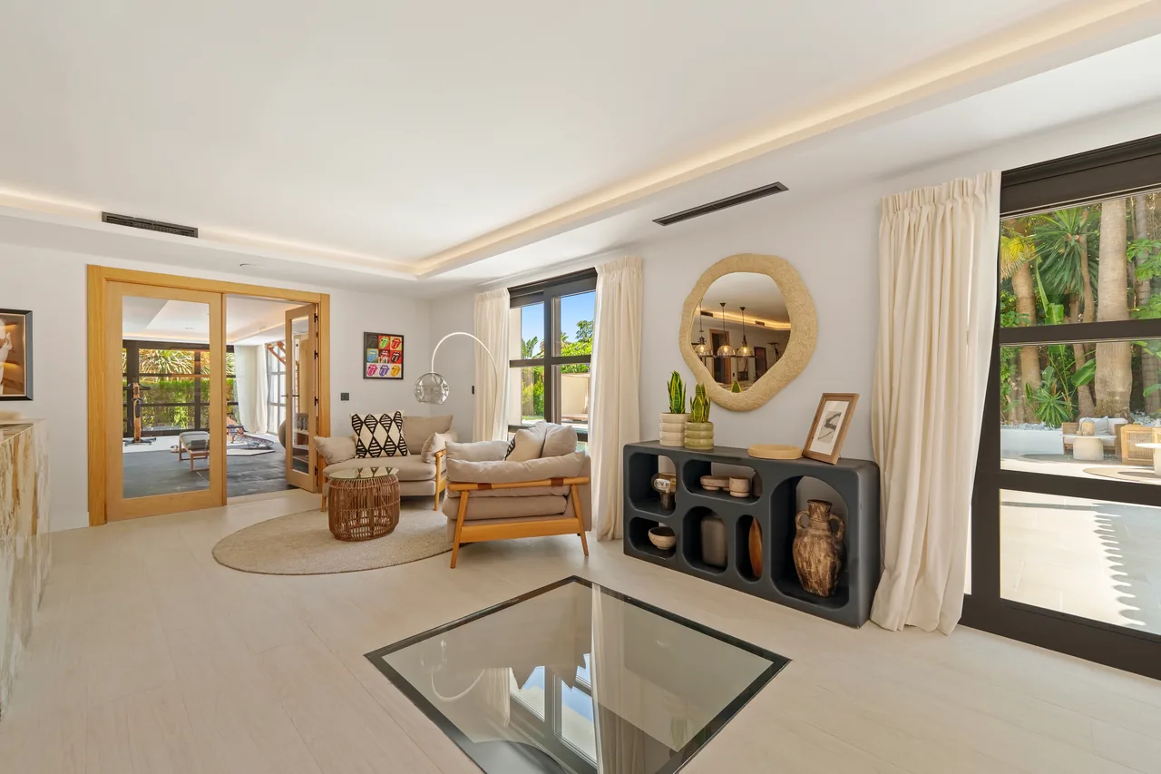 6-bedroom villa in Nueva Andalucia with private pool and private garden — image 11
