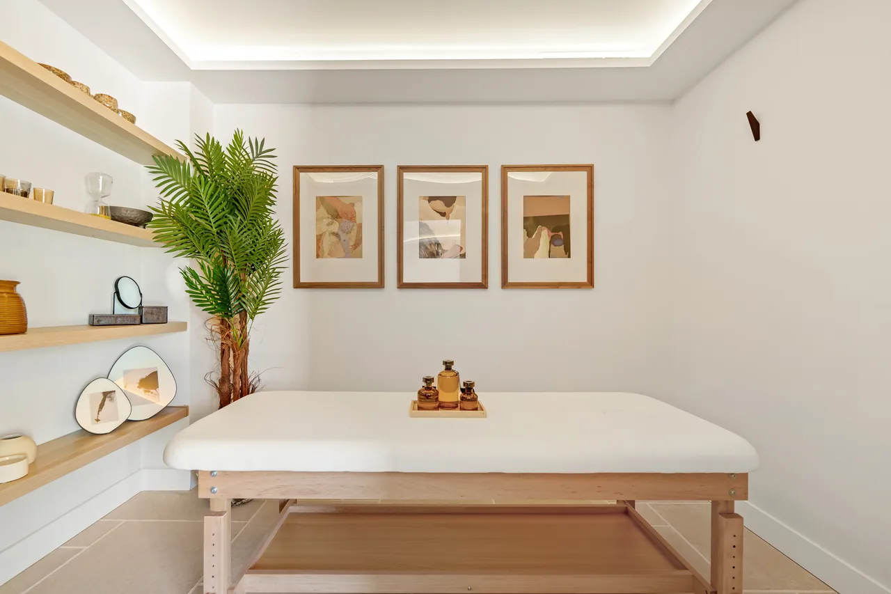 6-bedroom villa in Nueva Andalucia with private pool and private garden — image 13