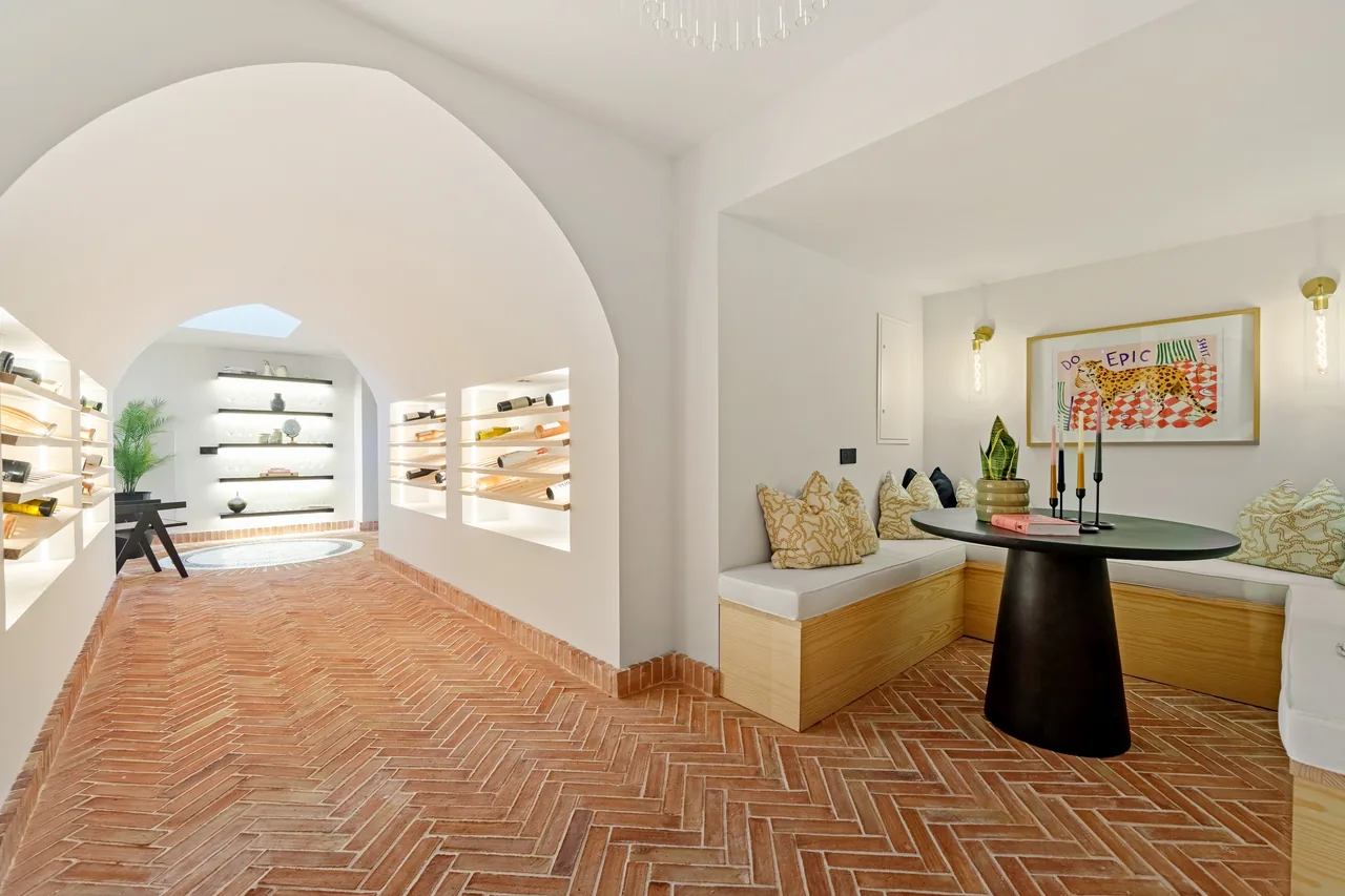 6-bedroom villa in Nueva Andalucia with private pool and private garden — image 17
