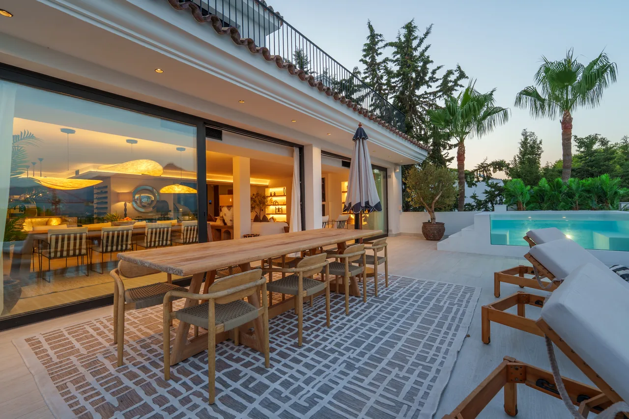 6-bedroom villa in Nueva Andalucia with private pool and private garden — image 21
