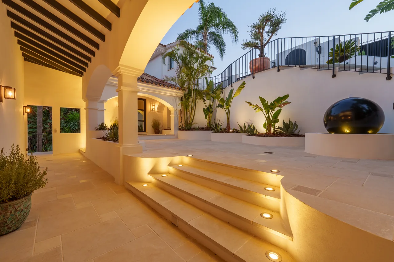 6-bedroom villa in Nueva Andalucia with private pool and private garden — image 23