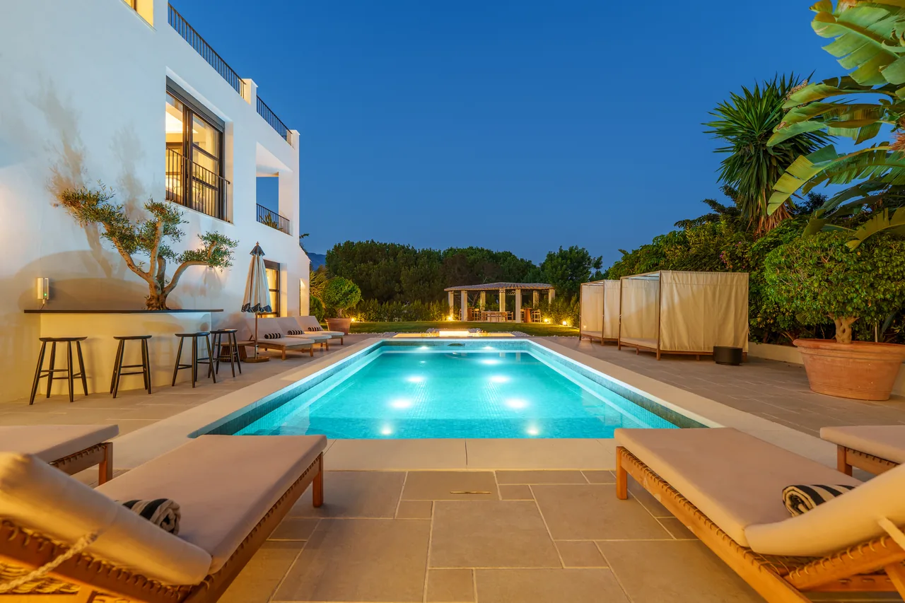 6-bedroom villa in Nueva Andalucia with private pool and private garden — image 25