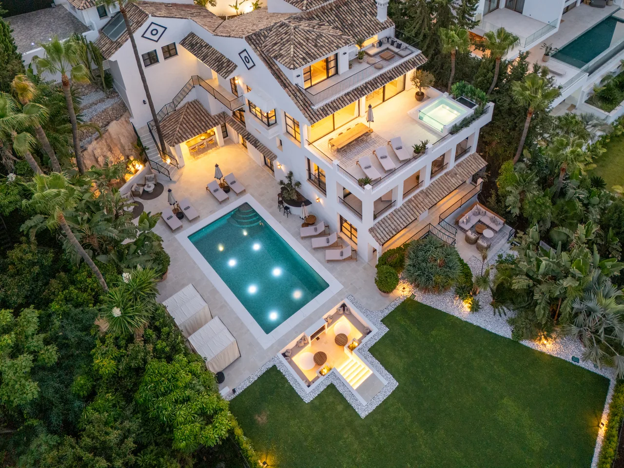 6-bedroom villa in Nueva Andalucia with private pool and private garden — image 29