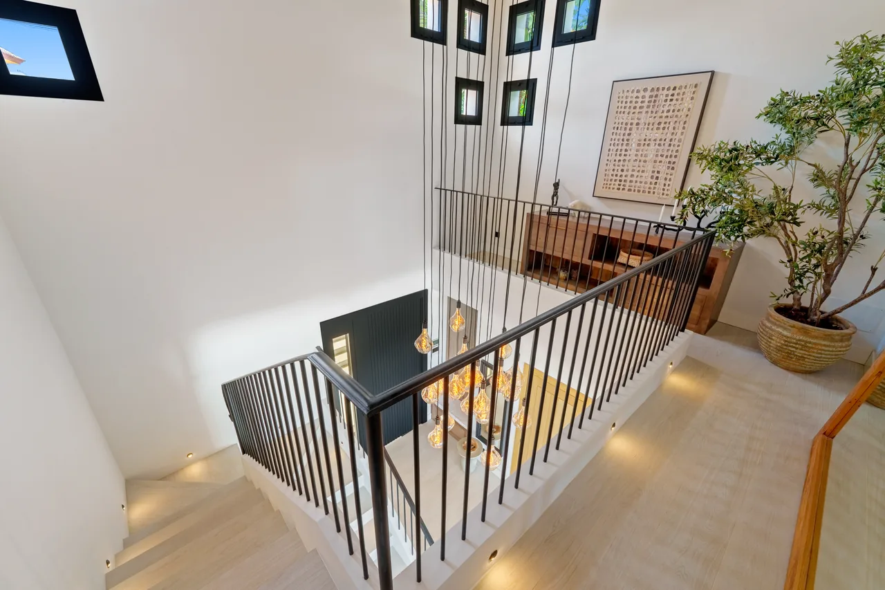 6-bedroom villa in Nueva Andalucia with private pool and private garden — image 31