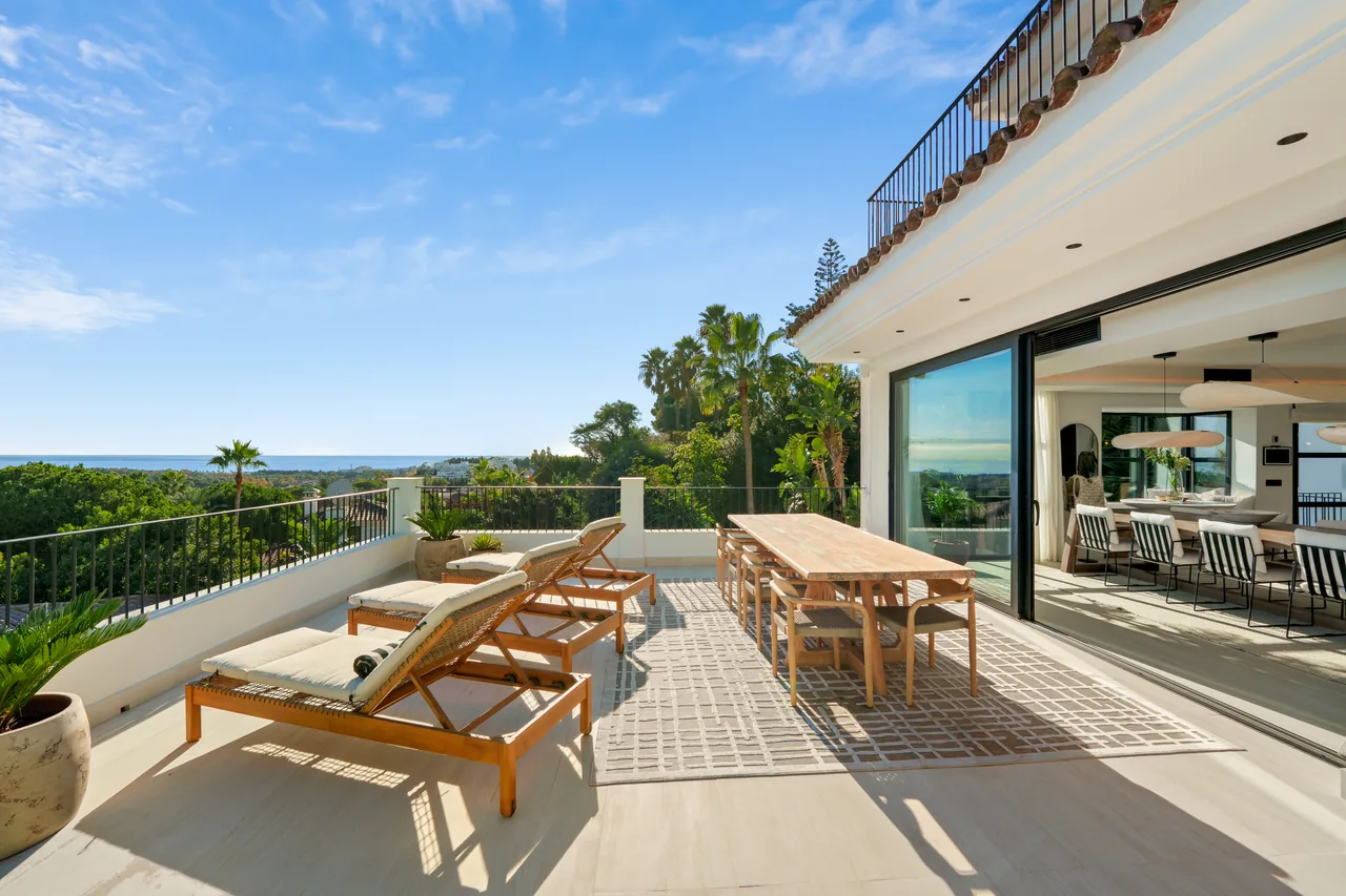 6-bedroom villa in Nueva Andalucia with private pool and private garden — image 35