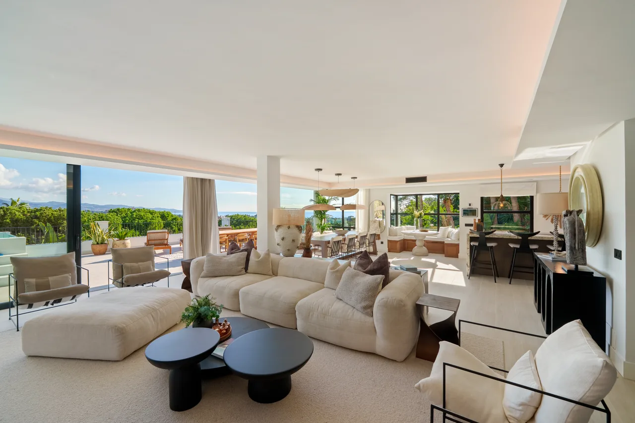 6-bedroom villa in Nueva Andalucia with private pool and private garden — image 37