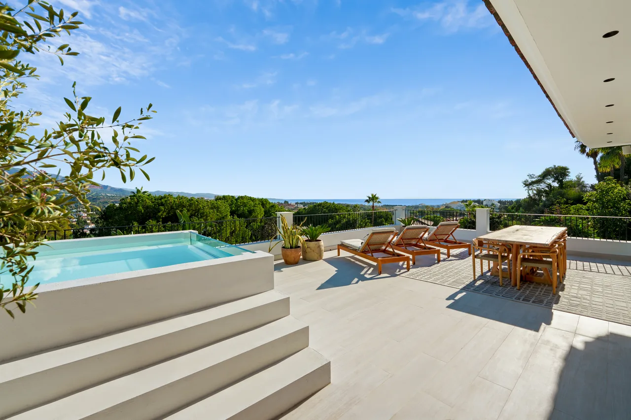 6-bedroom villa in Nueva Andalucia with private pool and private garden — image 42
